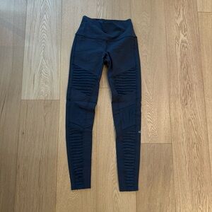 Alo gray leggings with ribbed Detail